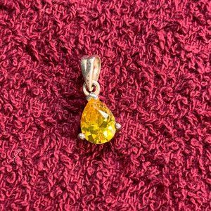 .925 Sterling Topaz Pendant Charm. (400)